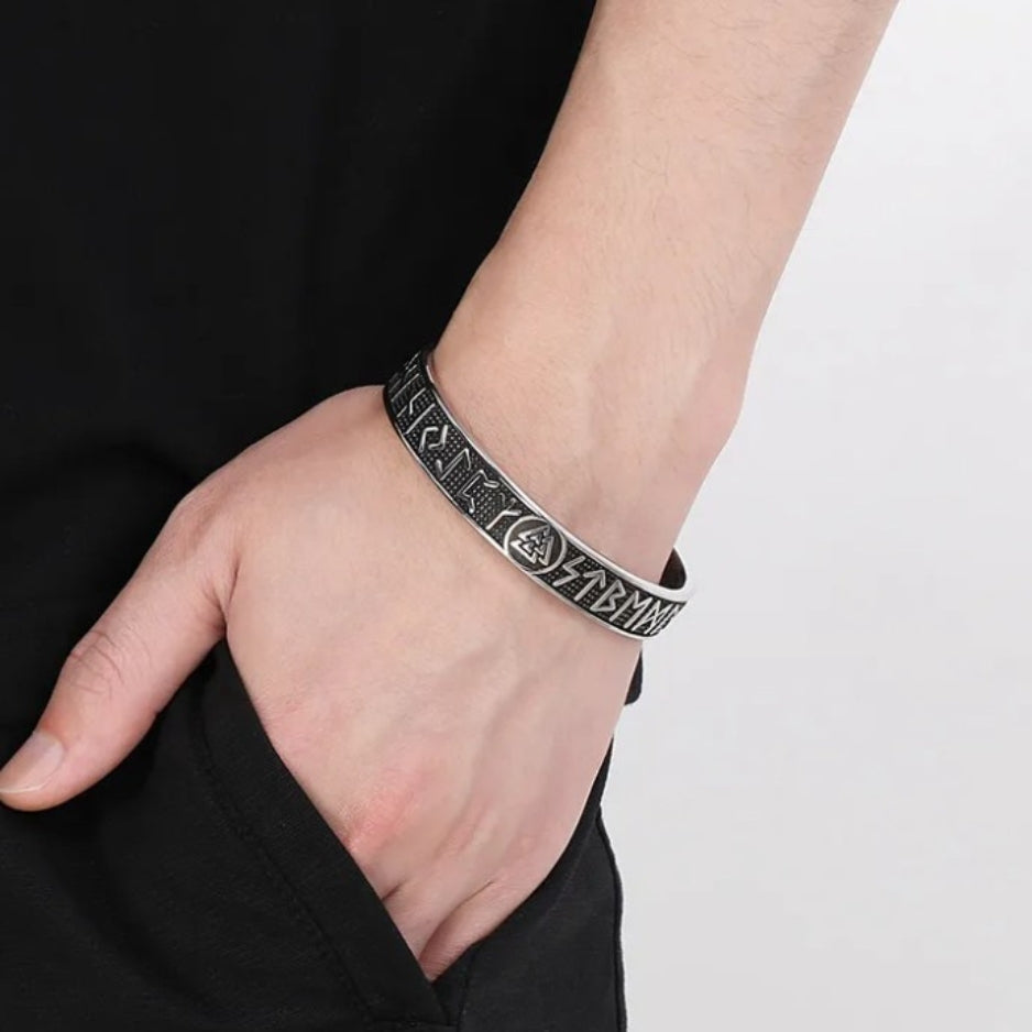 Vowryn Runebound Valknut Bracelet
