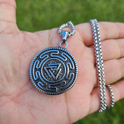 Vowryn Packbound Twin Wolves Necklace