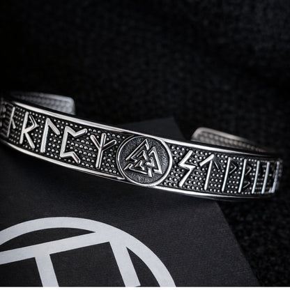 Vowryn Runebound Valknut Bracelet