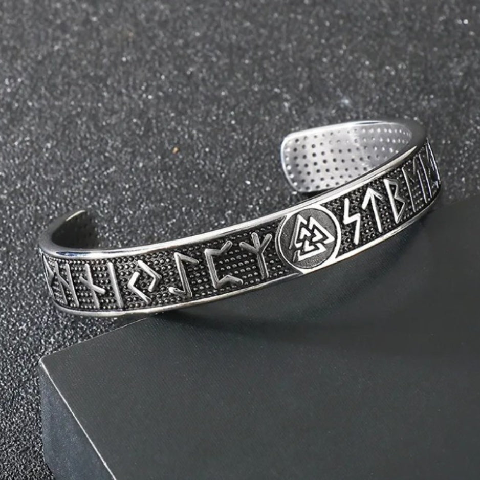 Vowryn Runebound Valknut Bracelet