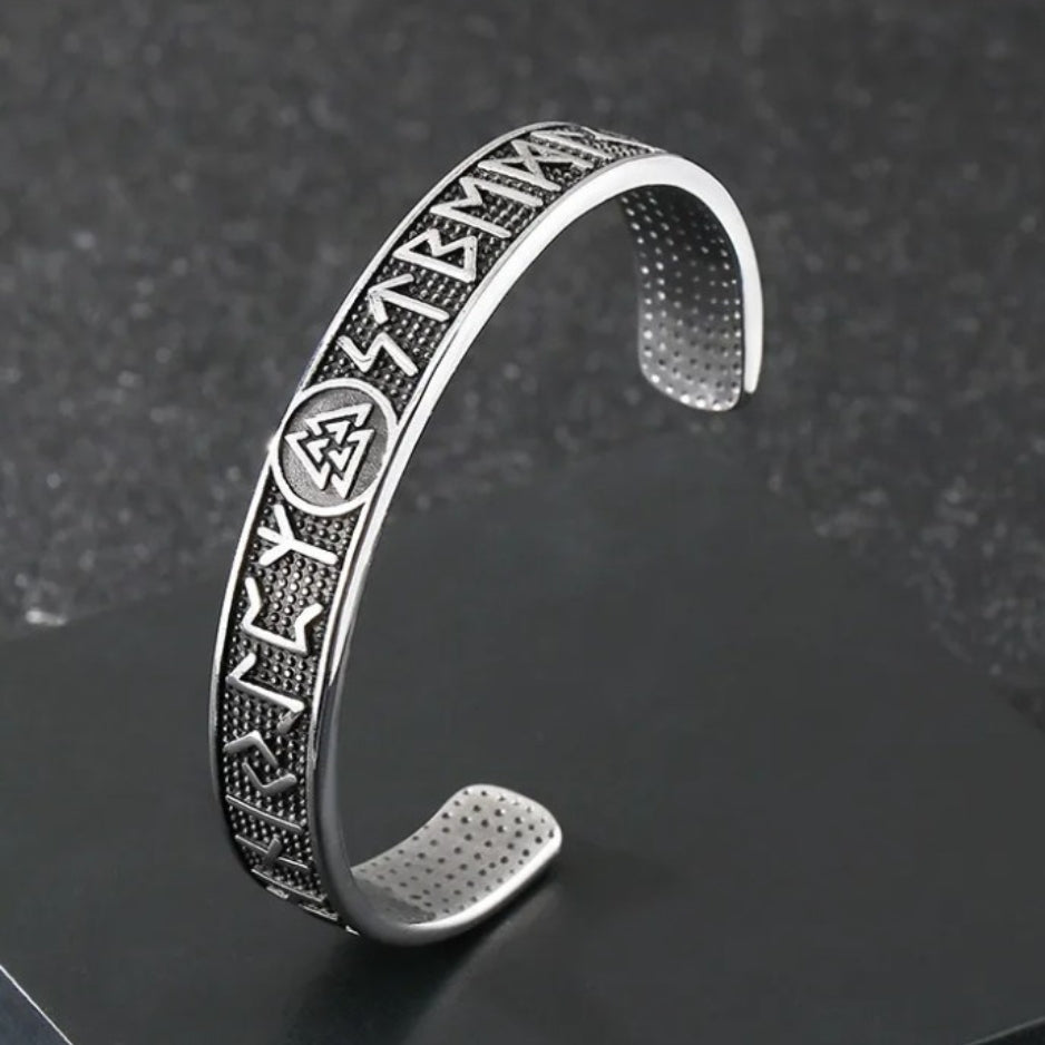 Vowryn Runebound Valknut Bracelet