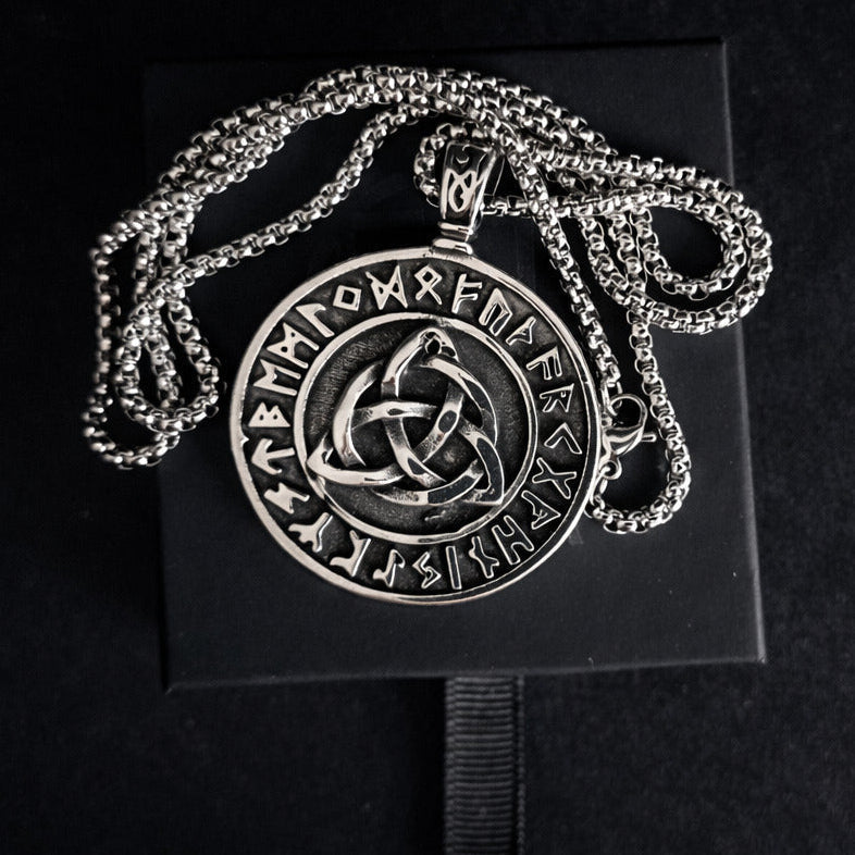 Vowryn Grand Rune Triquetra Medallion