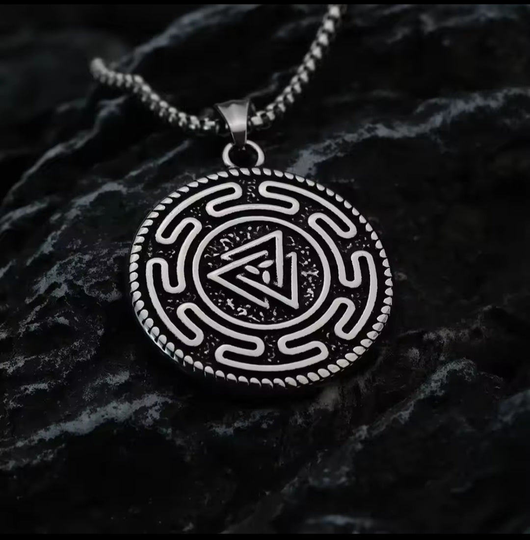 Vowryn Packbound Twin Wolves Necklace