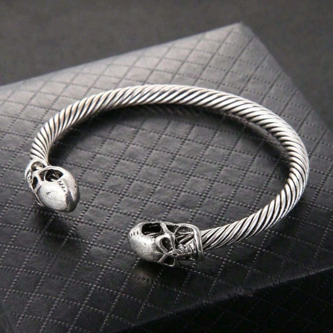 Vowryn Mortalis Skull Cuff
