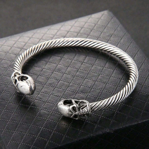 Vowryn Mortalis Skull Cuff
