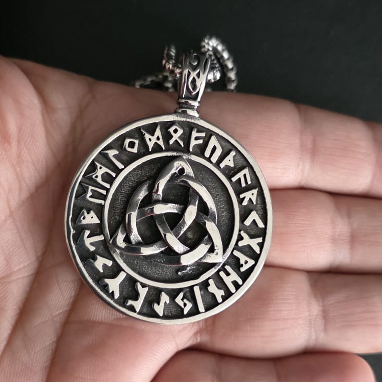 Vowryn Grand Rune Triquetra Medallion