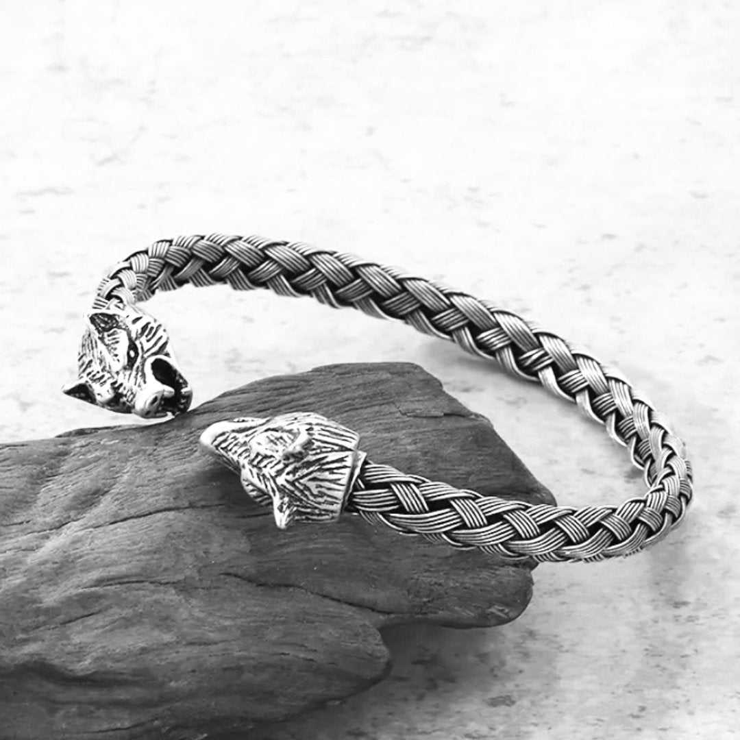 Vowryn Wolfcrest Steel Bracelet