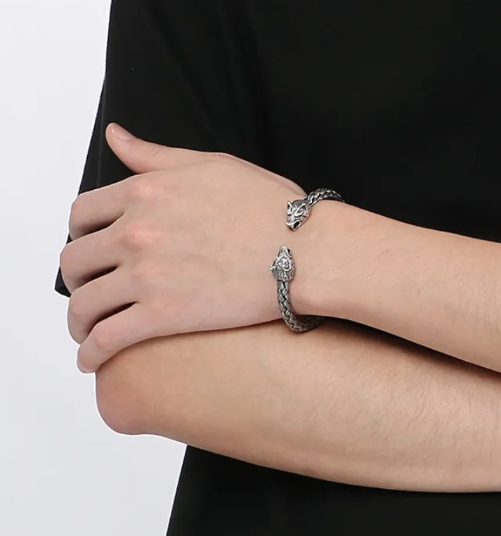 Vowryn Wolfcrest Steel Bracelet