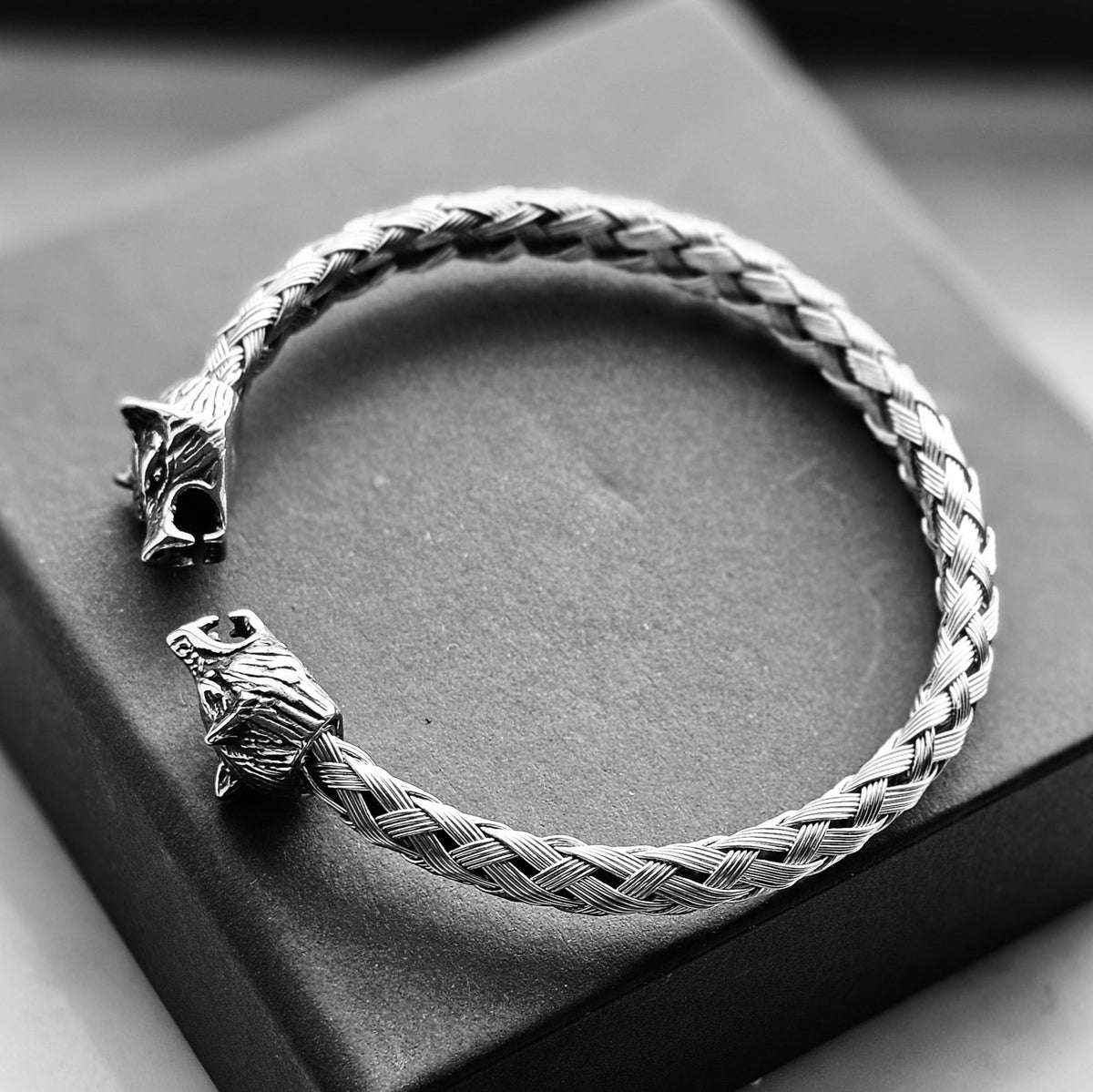 Vowryn Wolfcrest Steel Bracelet