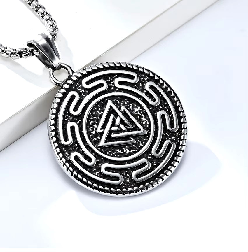 Vowryn Packbound Twin Wolves Necklace
