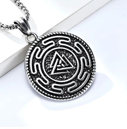 Vowryn Packbound Twin Wolves Necklace