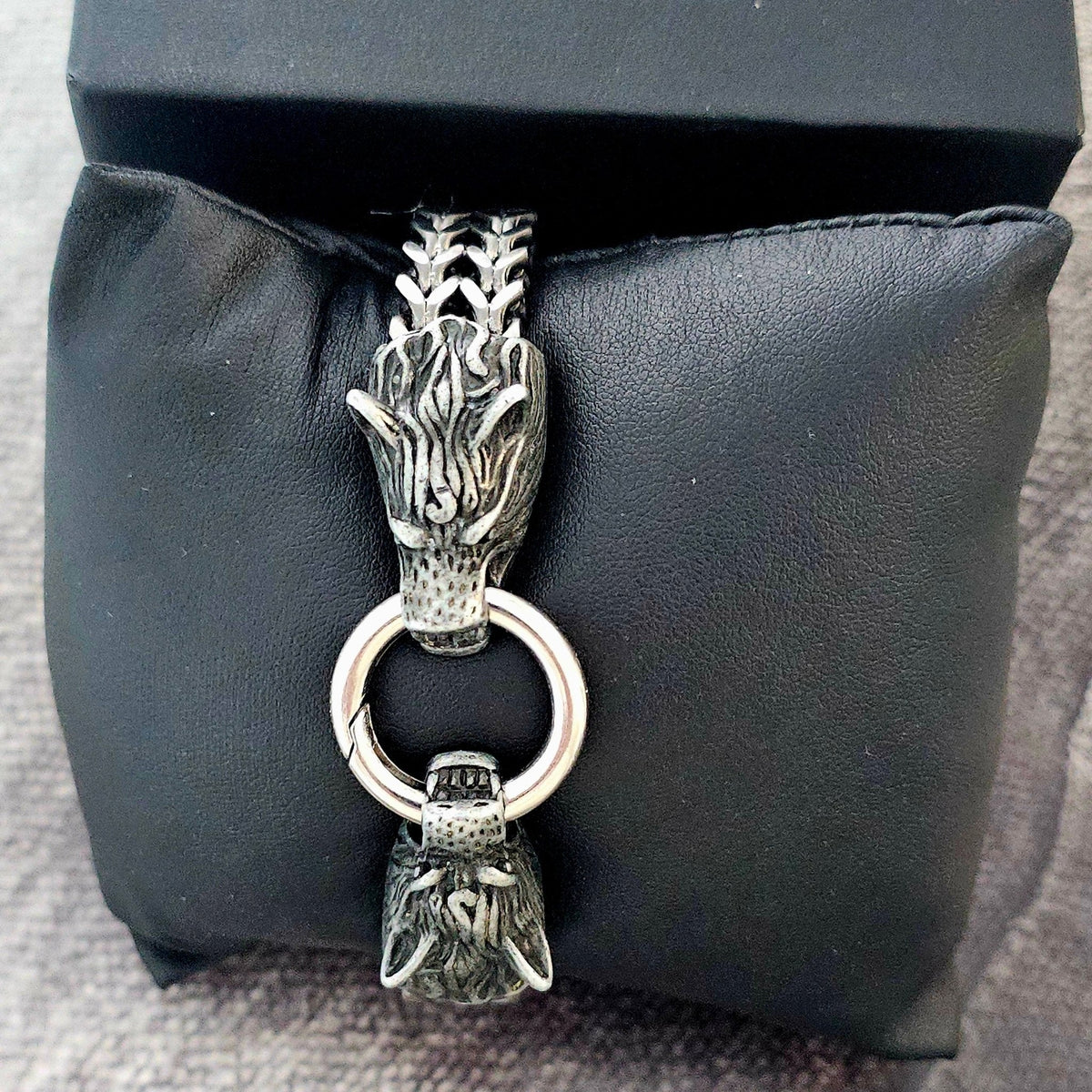 Vowryn Fenrir Twin-Head Bracelet