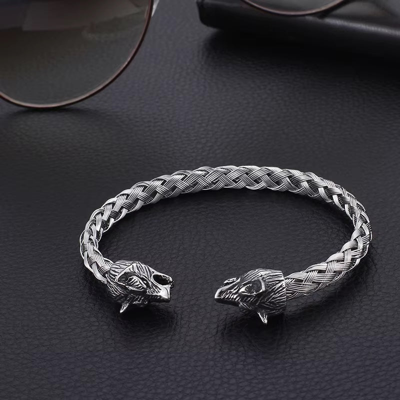 Vowryn Wolfcrest Steel Bracelet