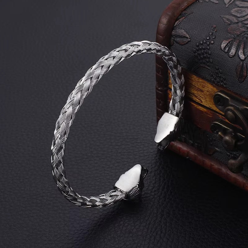 Vowryn Wolfcrest Steel Bracelet